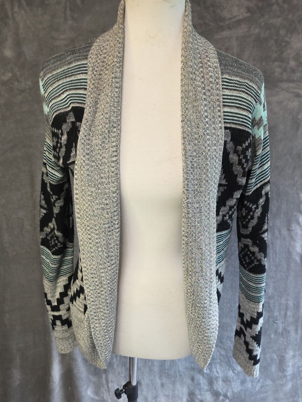 Rue21 Gray, Black & Mint Patterned Open-Front Cardigan